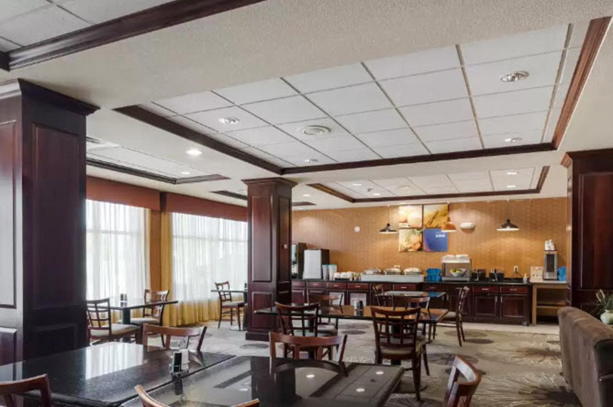 Lake Texoma Inn And Suites Denison Exterior foto